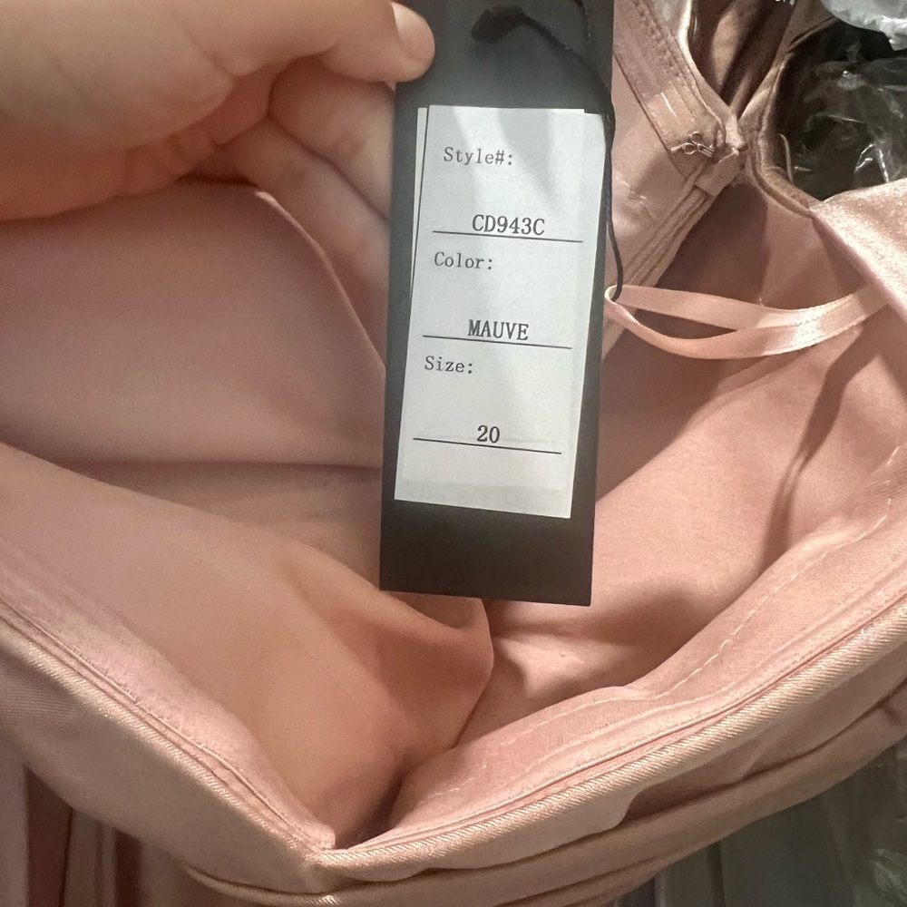 PROM GOWN size 20 - Picture 2 of 3